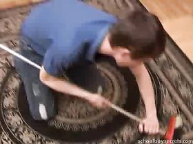 Отец развращает взрослого сына на чистом ковре