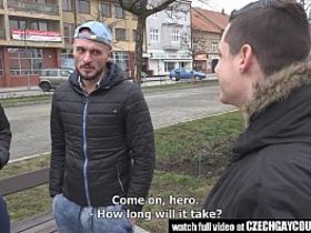 Геи расплатились с татуировщиком групповым трахом